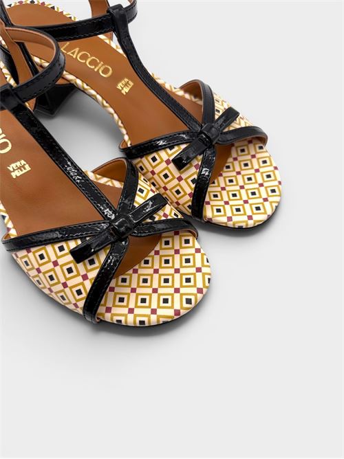 Sandalo con tacco in vernice nera e motivo geometrico IL LACCIO | 764015NAPLACKBLACK